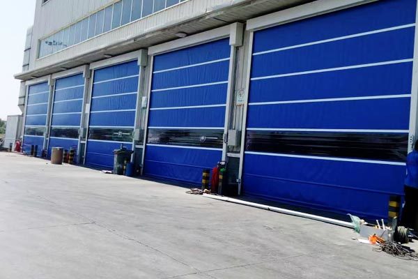 Fast rolling door