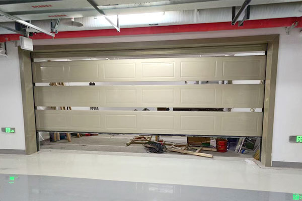 Upper hanging door