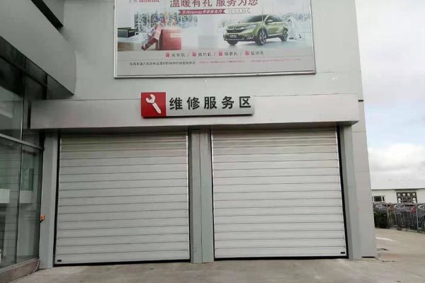 Hard fast rolling door