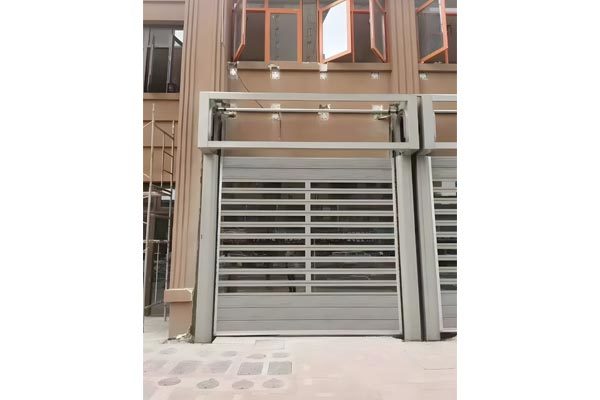 Hard fast rolling door