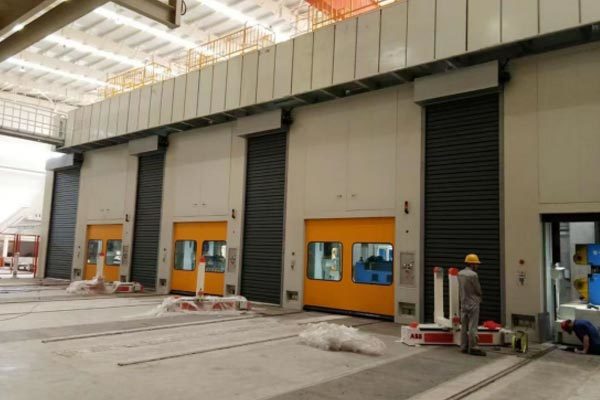 Hard fast rolling door