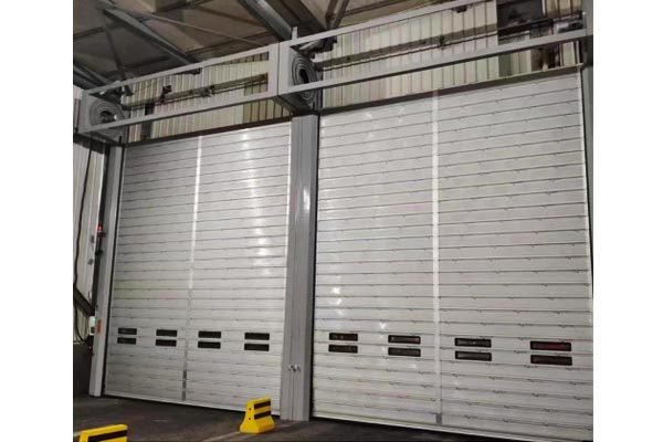 Hard fast rolling door