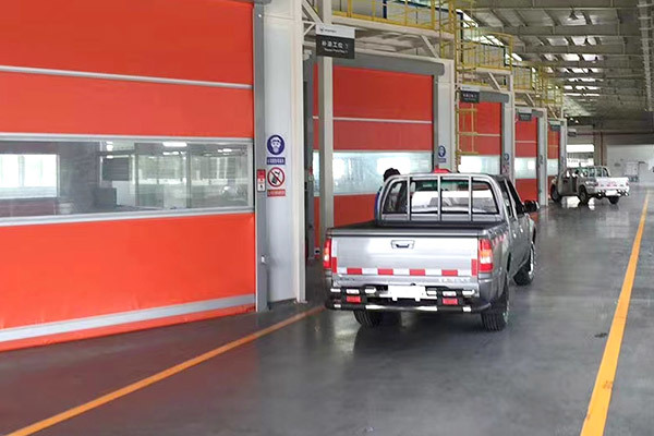 Fast rolling door
