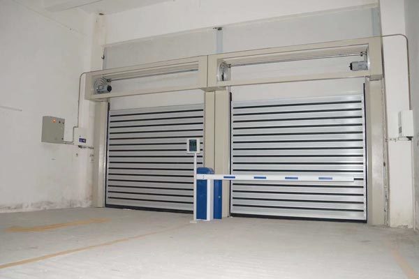 Hard fast rolling door