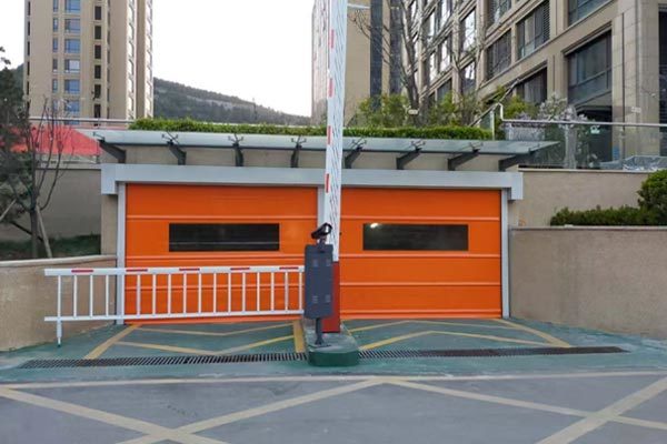 Fast stacking door