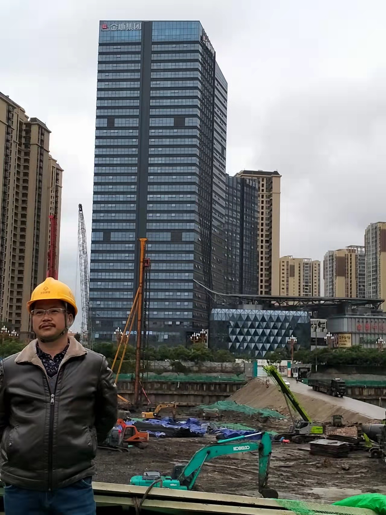 公司总经理刘志勇先生亲自到施工现场检查指导工作
