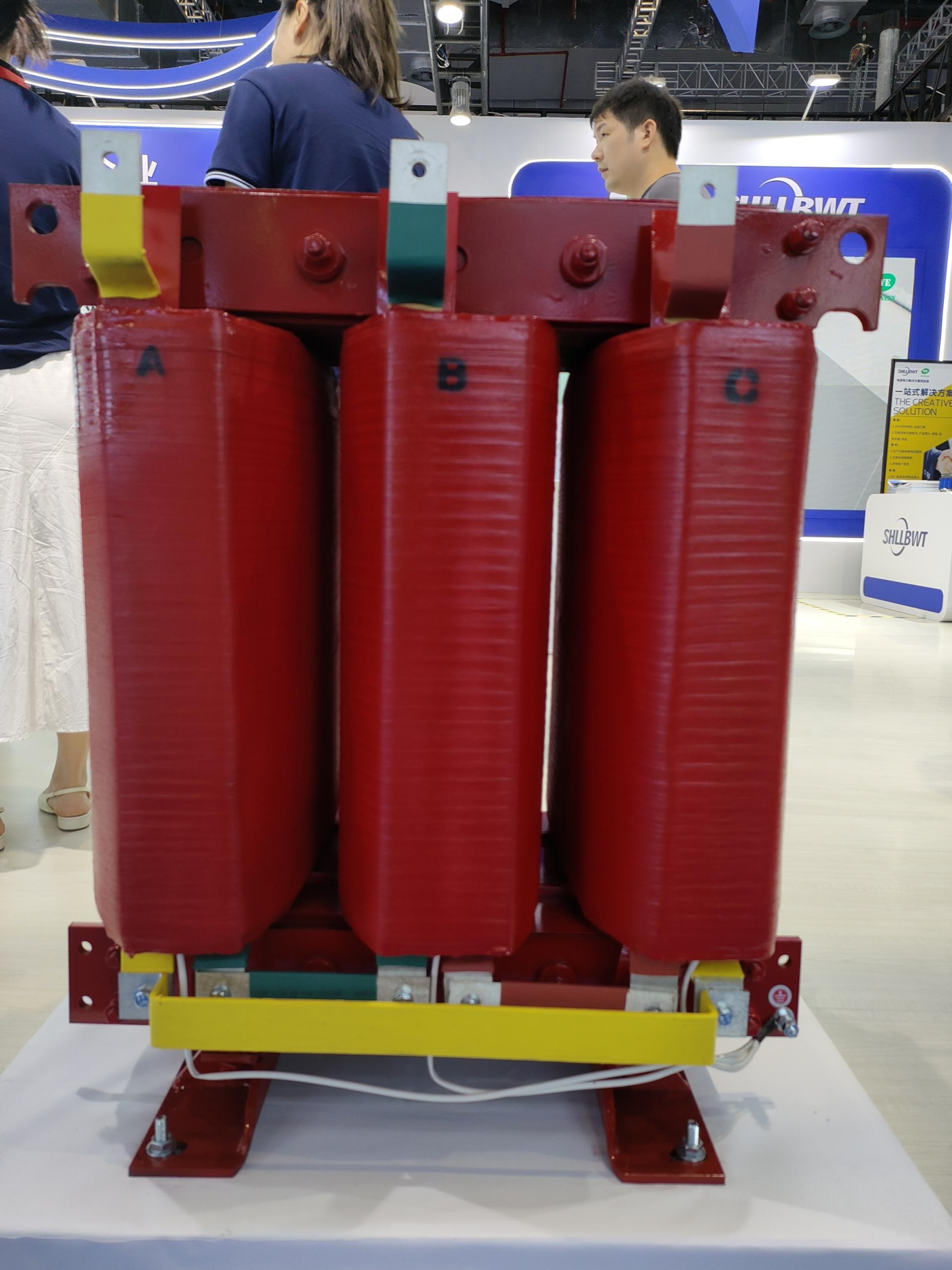 What are the differences between dry type transformer and oil immersed transformer？