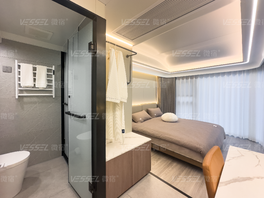 Advanced premium space pod accommodation