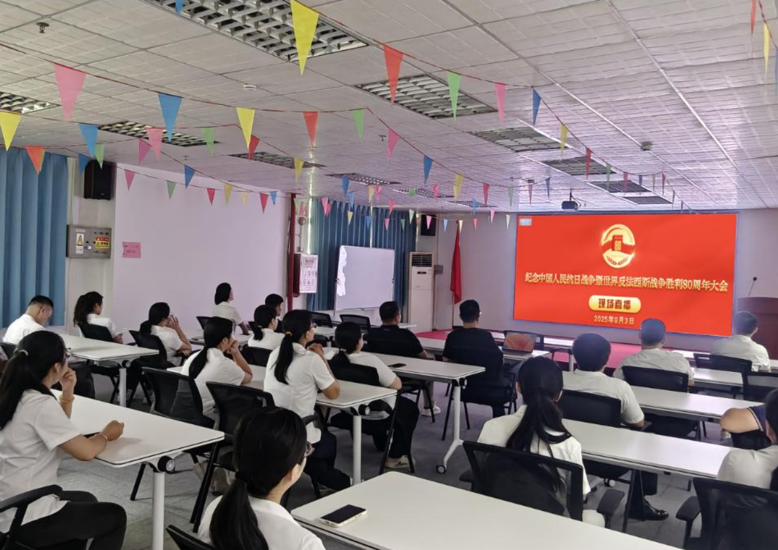 Remember history, forge ahead — Tianqian Electronics organized a live viewing of the 80th anniversary parade of the victory in the War of Resistance