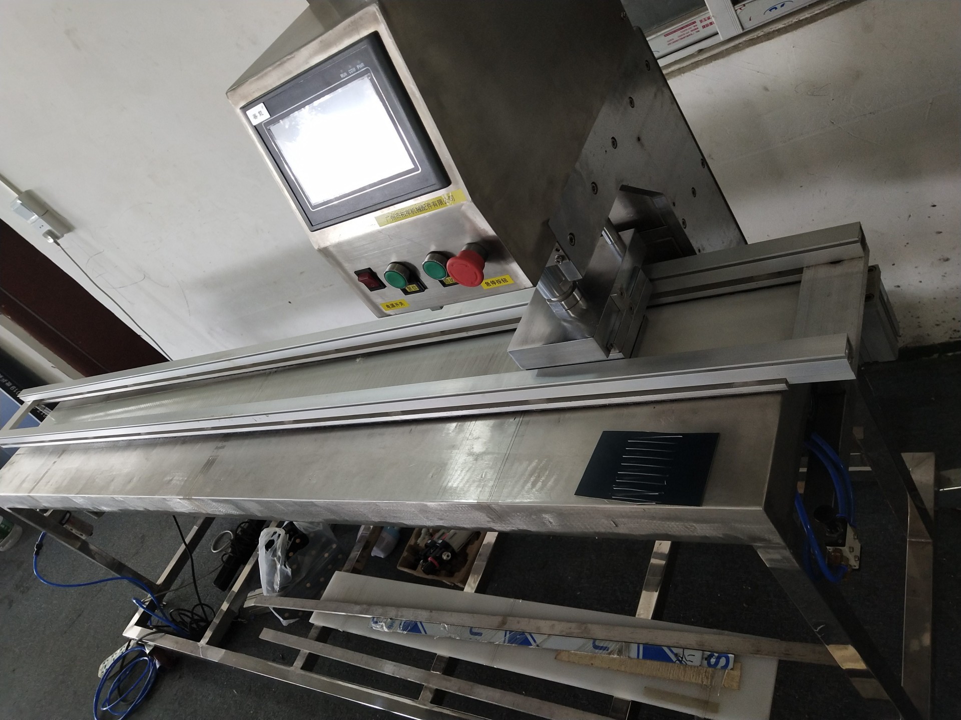 1600 mm wide Industrial automatic PVC PU belt V finger punch machine