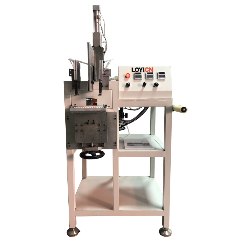 Cleats welding machine for timing belt