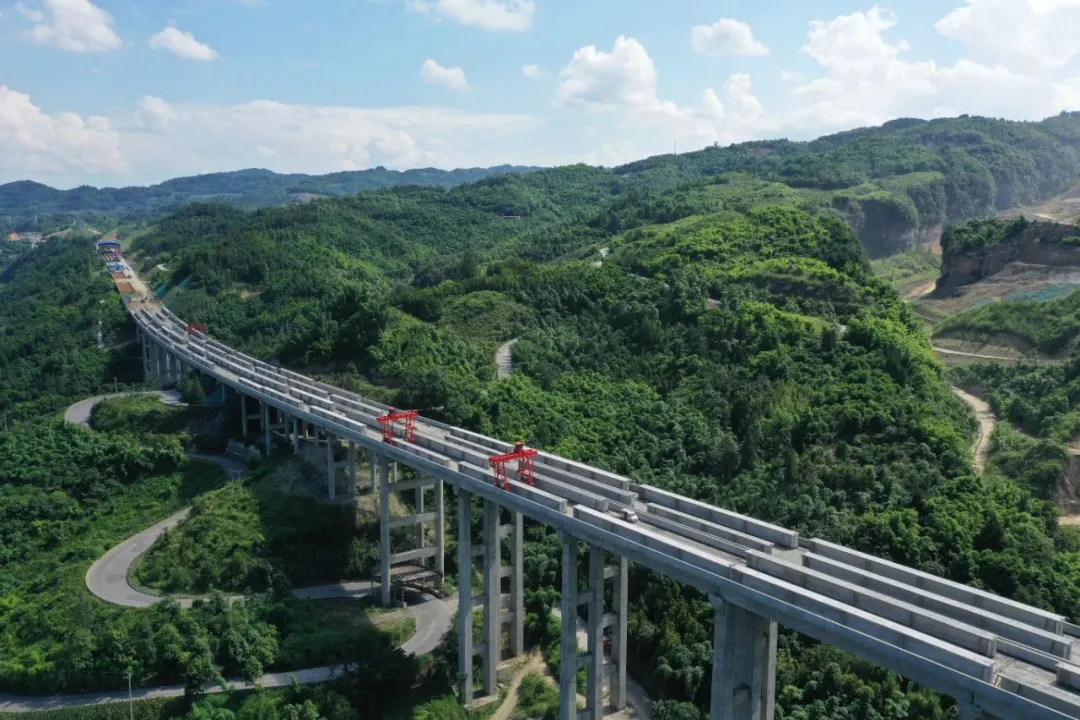 高速公路波形護欄板有幾個防撞等級？分別是什么？