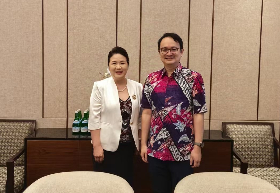 印尼贸易部副部长  DR.JERRY SAMBUAGA先生