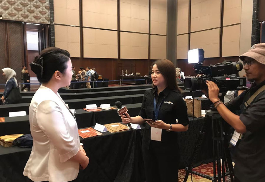 印尼美都电视台采访朵拉