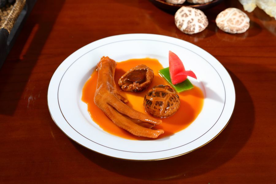 鮑魚(yú)花菇扣鵝掌