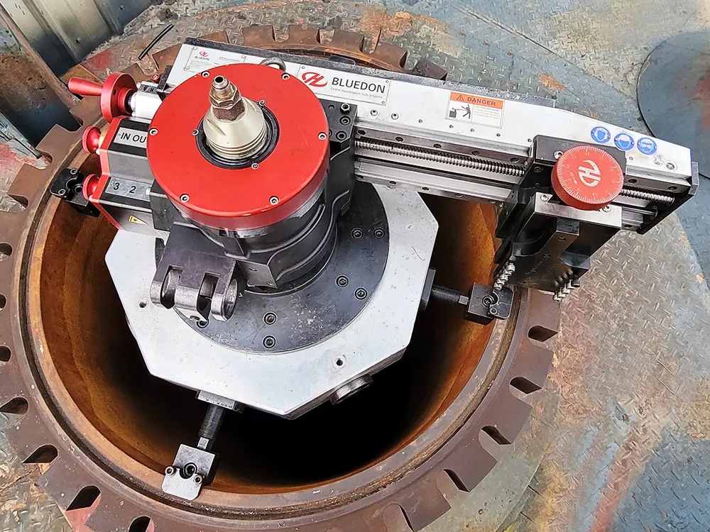 ID-mounted flange facing machine