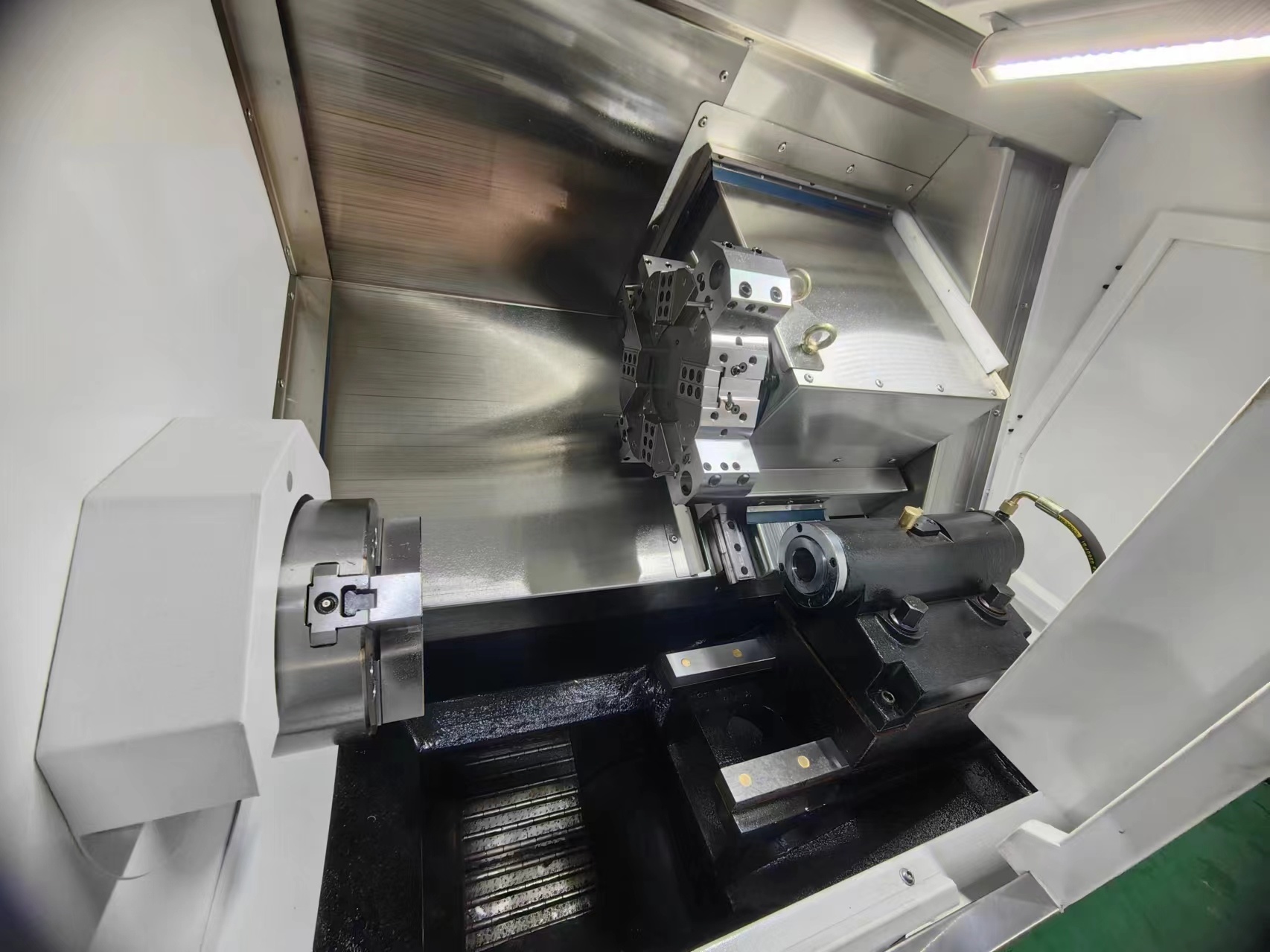 Understanding the Mechanisms and Benefits of Sliding Headstock Automatic Lathes