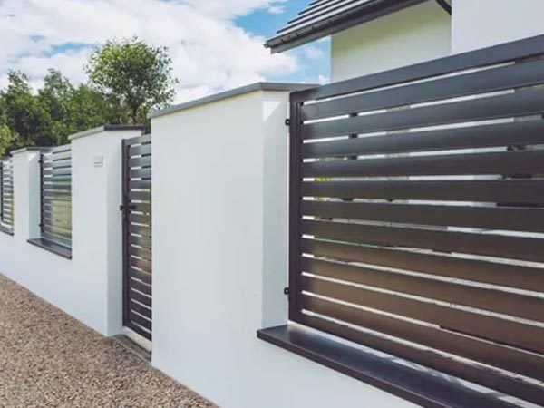 Exploring Advanced Timber Look Aluminium Slat Fencing: A Stylish Solution for Modern Properties