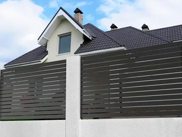 Discover the Benefits of Timber Look Aluminium Slat Fencing for Modern Properties