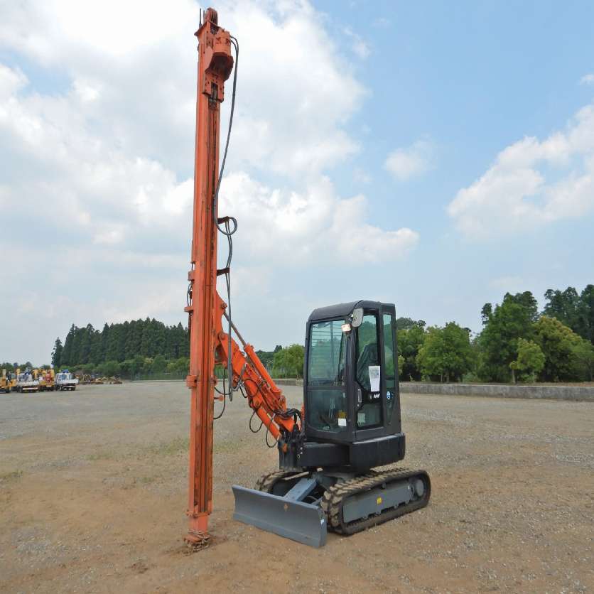 Takeuchi TB138FR drilling rig