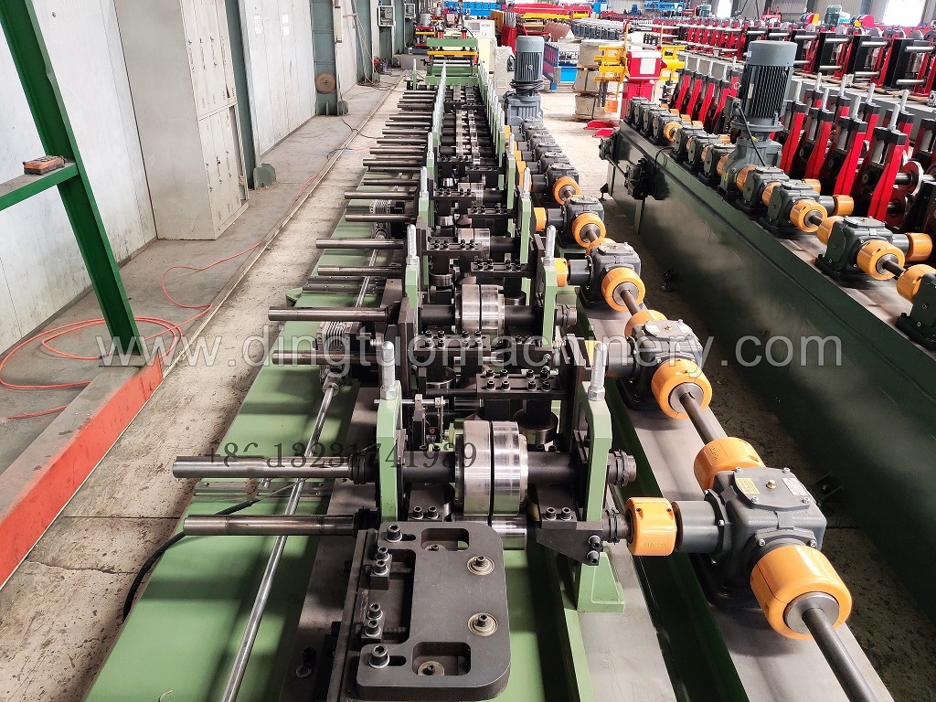 6 pieces / minute automatic size adjustable metal shelf panel roll forming machine