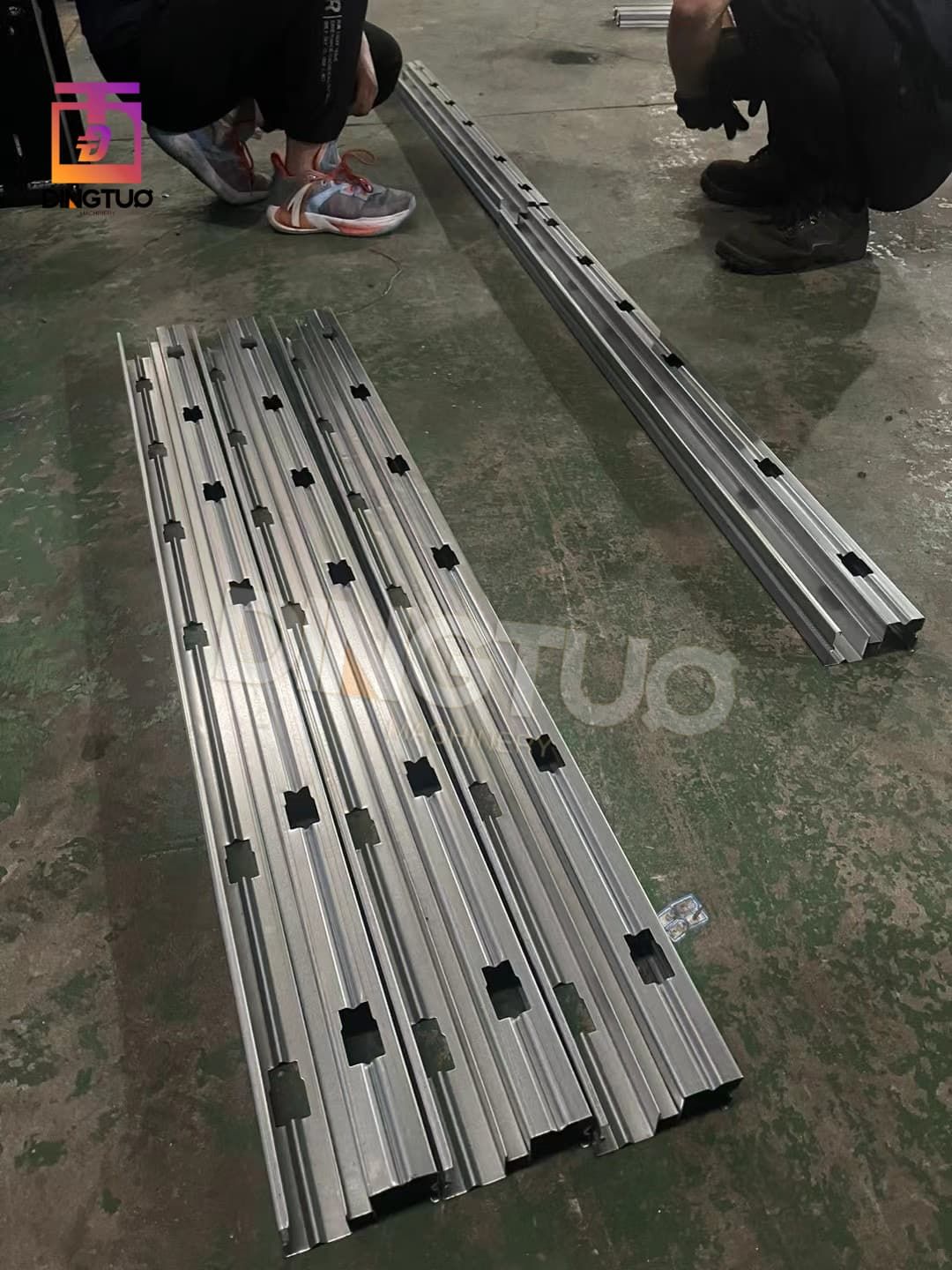 Flying Cut CHC Drywall Partition Wall Channel Soundproof Channel Roll Forming Machine