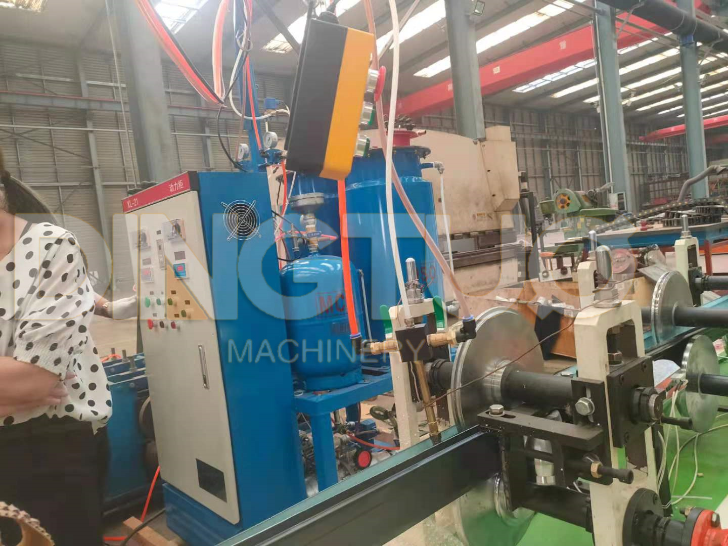High speed 45 55 77 95 mm PU foam Aluminum roller shutter slats roll forming machine