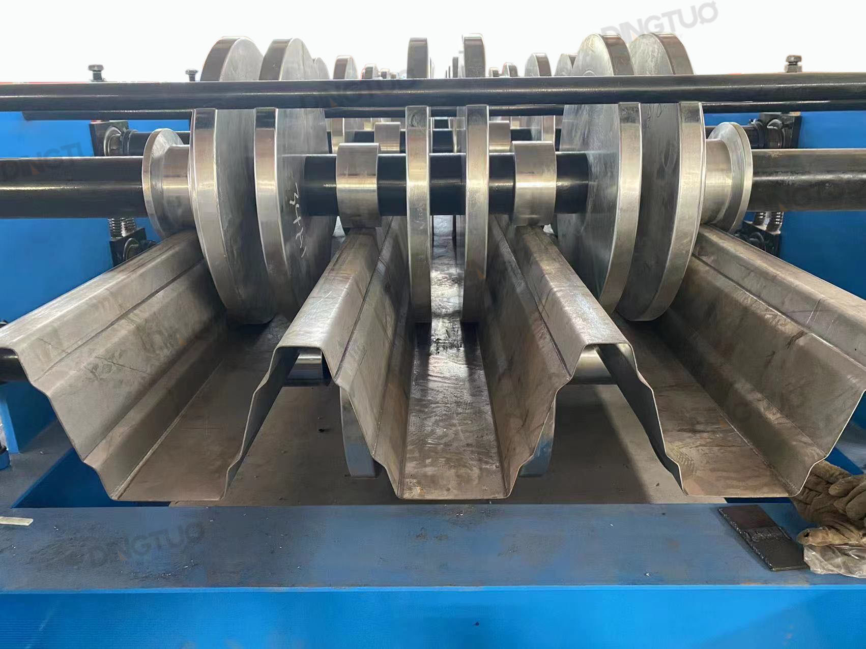 YX 153-840 Roof Decking Floor Roll Forming Machine Used for Russia Norway Bolivia Europe Area