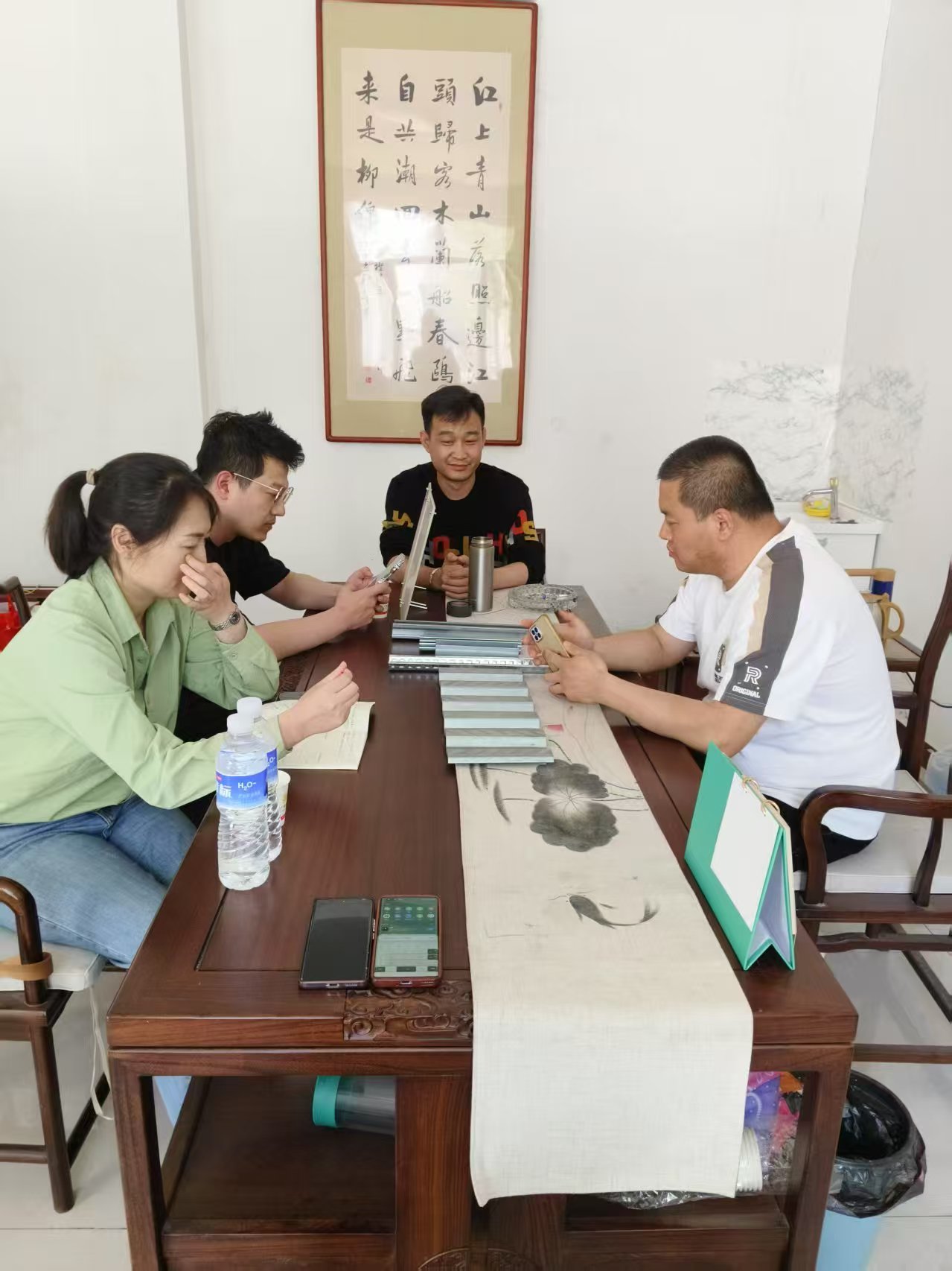Recently, foreign trade personnel have conducted on-site learning on the company's equipment updates