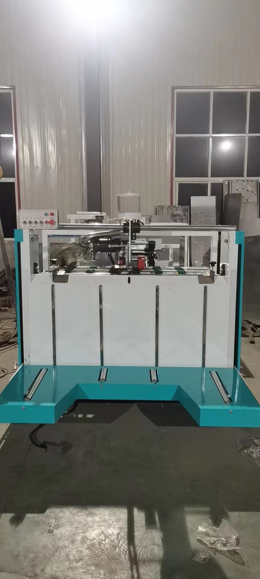 Choosing the Right Semi Automatic Gluing Machine for Your Business
