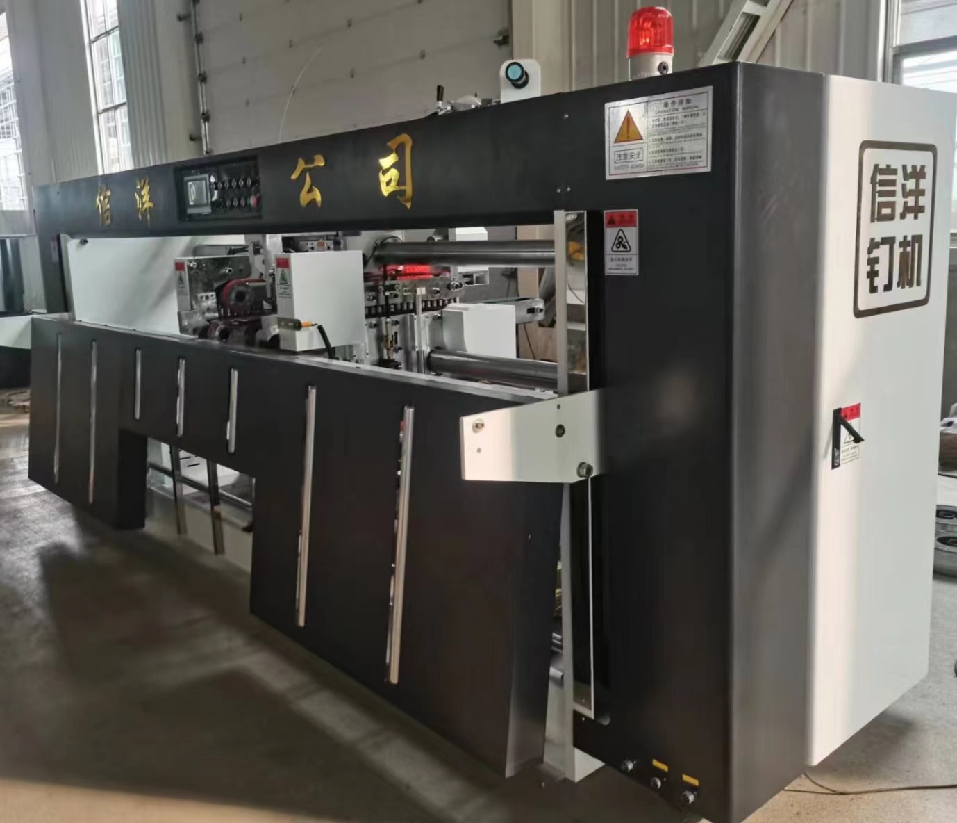Semi-automatic (double-piece) nail box machine