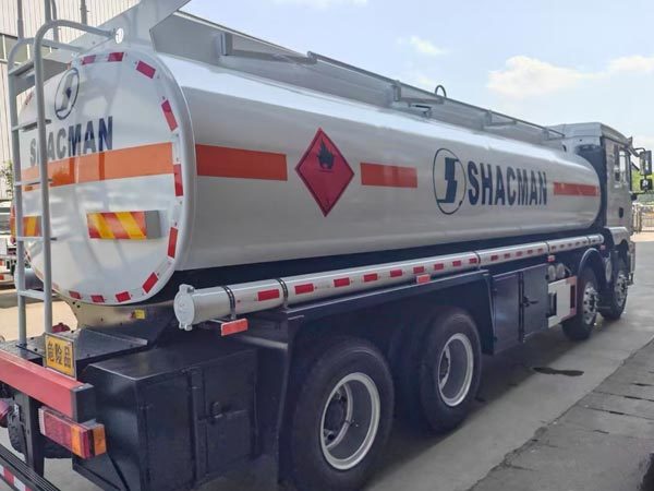 Shacman Oil Tank Trucks Shacman H3000 8X4 Fuel Transfer Truck EuroII