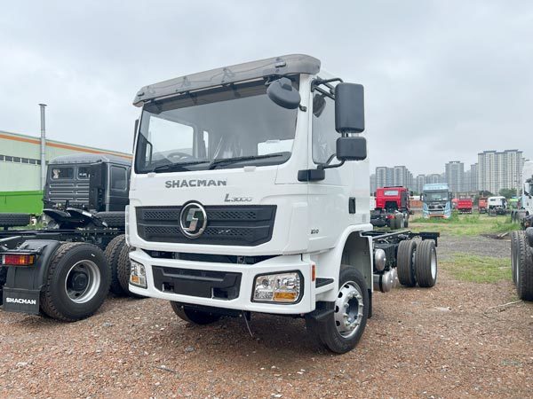 Experience the Power of Shacman X300: The Ultimate Commercial Truck