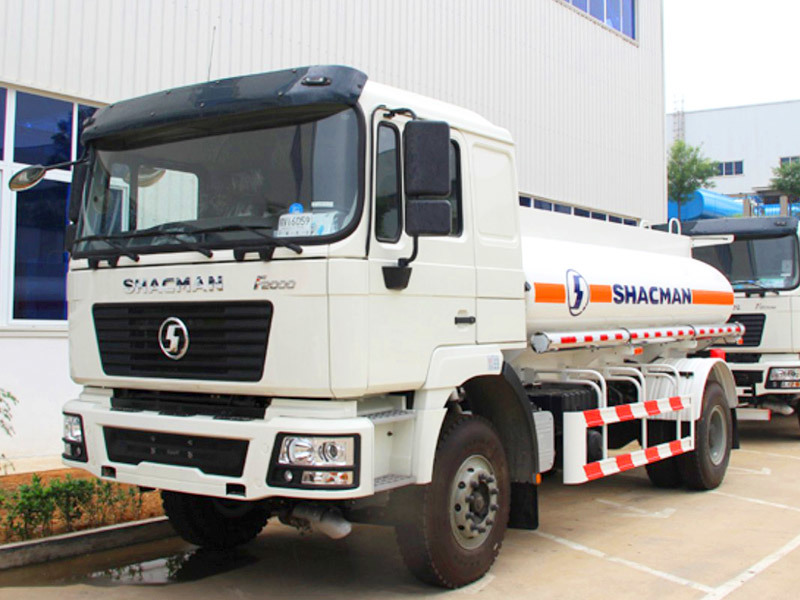 F2000 10m³ Oil Tank Trucks White Shacman 4x2 Euro II Petrol Tanker Truck 270Hp