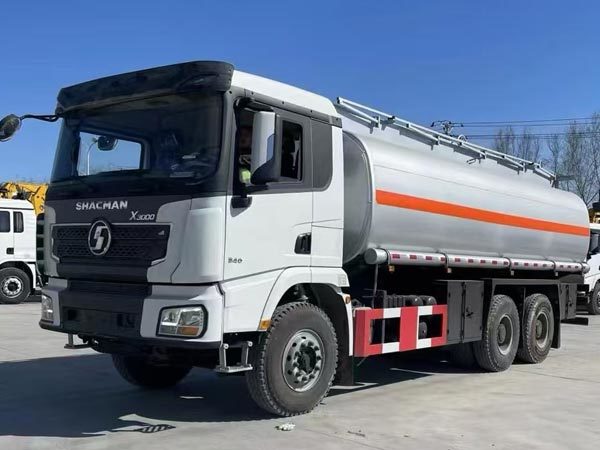 Shacman X3000 Oil Tank Trucks 6x4 340Hp EuroII White Oil Delivery Truck