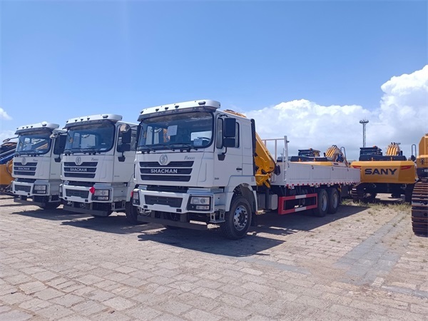 Shacman F3000 6X4  Cargo Truck with Crane 10 tons to 20 tons