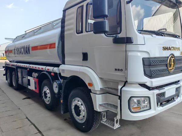 Shacman Oil Tank Trucks Shacman H3000 8X4 Fuel Transfer Truck EuroII