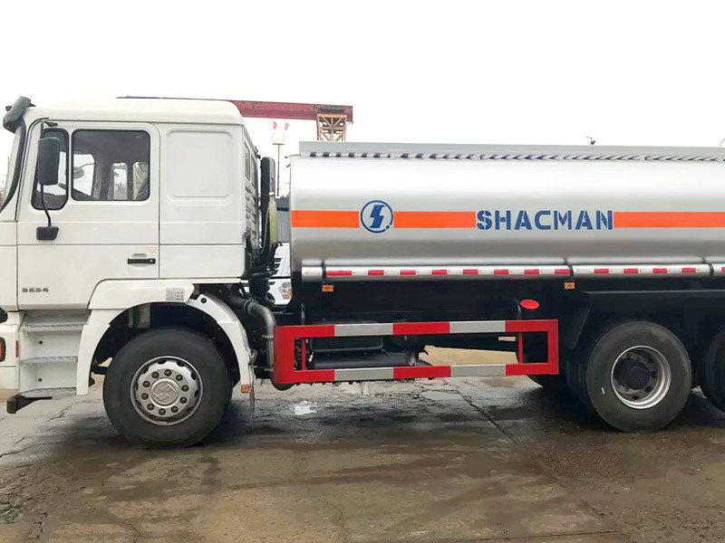 F2000 Oil Tank Trucks Shacman 6x4 18-20m³ Petrol Tanker Truck 290Hp Euro II White