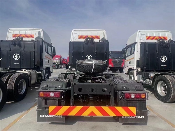 Good Condition Shacman X3000 Tractor Truck 6x4 Trailer Head Shackman 430HP In Tanzania
