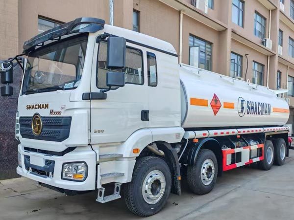 Shacman Oil Tank Trucks Shacman H3000 8X4 Fuel Transfer Truck EuroII