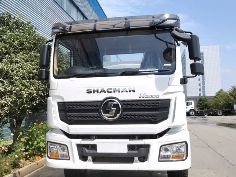 H3000 4x2 Oil Tanker Lorry 340Hp EuroII White Shacman Oil Transport Truck