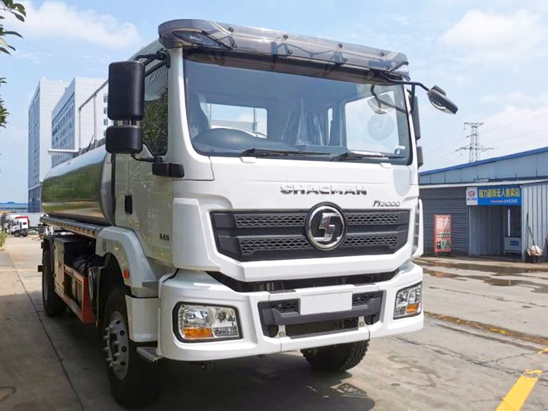 H3000 4x2 Oil Tanker Lorry 340Hp EuroII White Shacman Oil Transport Truck