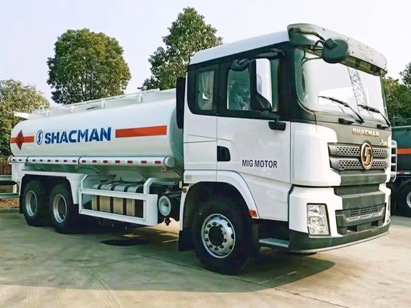 Shacman X3000 Oil Tank Trucks 6x4 336Hp EuroⅢ White Oil Delivery Truck