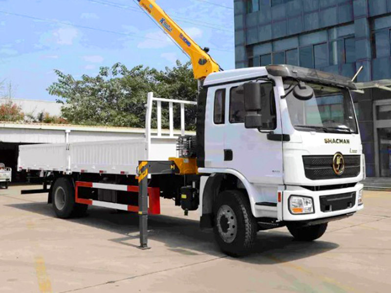 Shacman L3000 Crane Cargo Truck 4x2 Small Crane Truck 210hp Euro Ⅲ