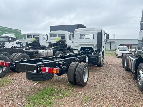 Exploring the Shacman X300: A Comprehensive Overview for Commercial Vehicle Professionals