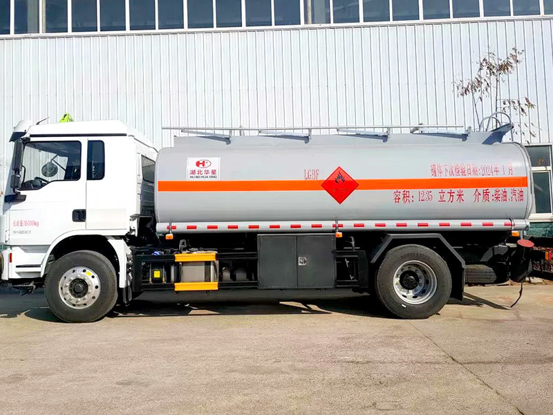 White 245HP Oil Tank Trucks Shacman L3000 4x2 Fuel Transfer Truck EuroⅤ