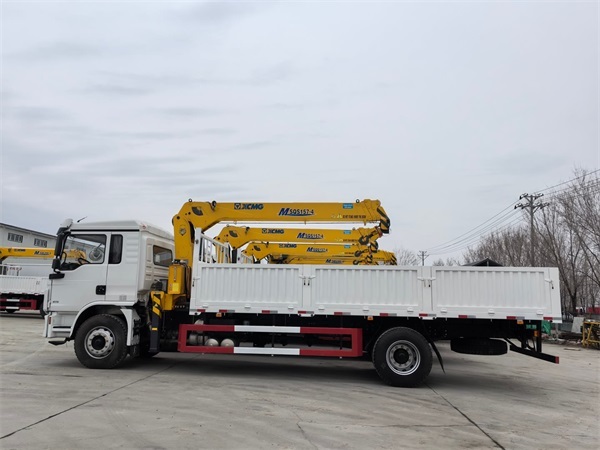 Shacman L3000 Crane Cargo Truck 4x2 Small Crane Truck 210hp Euro Ⅲ