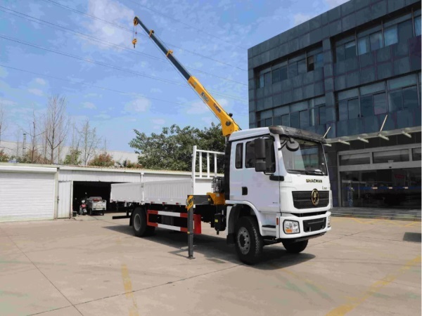 Shacman L3000 Crane Cargo Truck 4x2 Small Crane Truck 210hp Euro Ⅲ