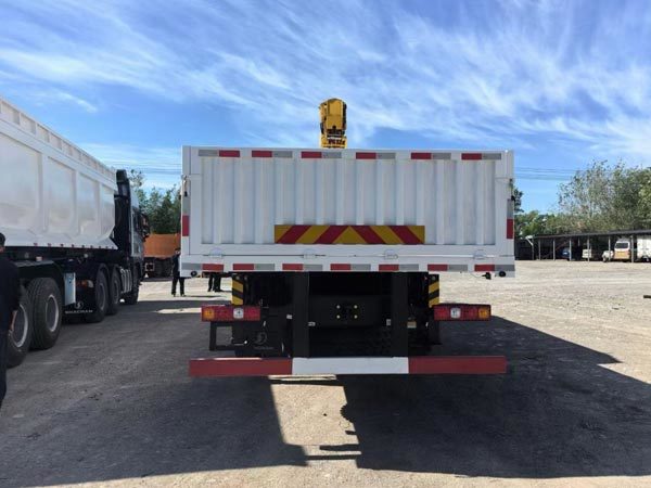 Shacman X3000 Crane Cargo Truck 6x4 340hp Grapple Saw Truck EuroII