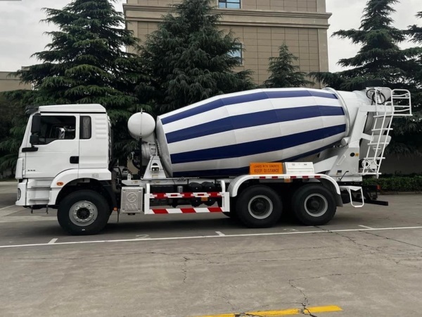 Shacman H3000 High Performance and High Efficiency 10 Cubic Meter Concrete Mixer Truck